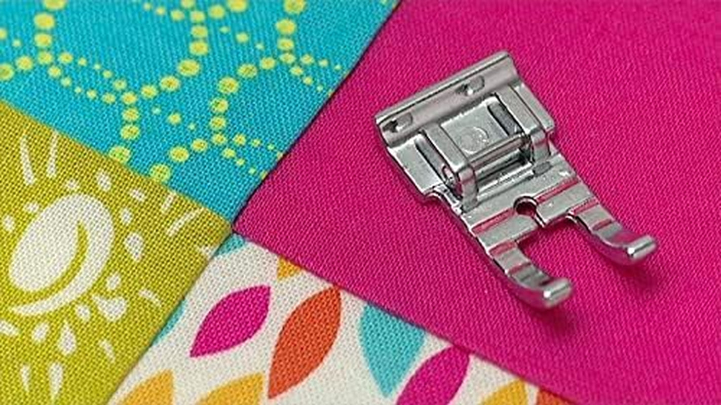 SINGER | Quarter Inch Piecing Presser Foot, Creates Perfect 1/4 Inch Seams, Great for Quilting, Baby & Doll Clothes - Sewing Made Easy