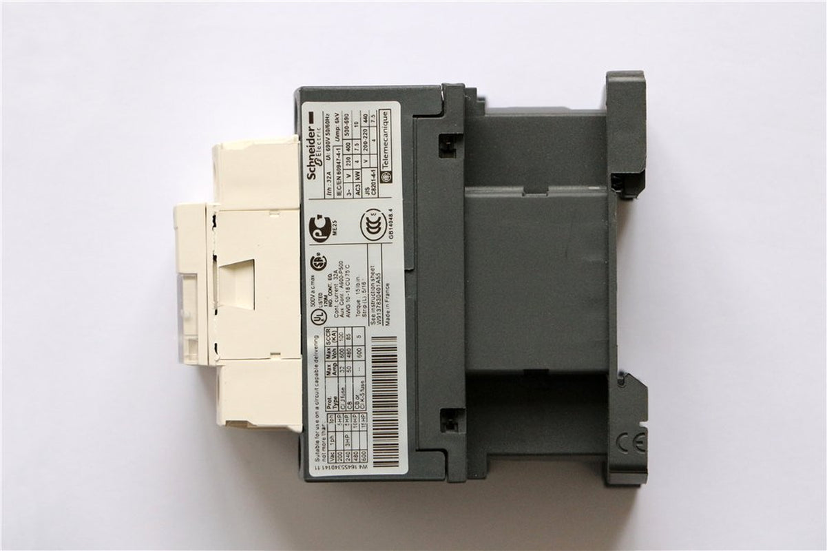 NEW Schneider AC Contactor LC1D18M7 LC-1D18M7 3P 18A 220V AC Coil