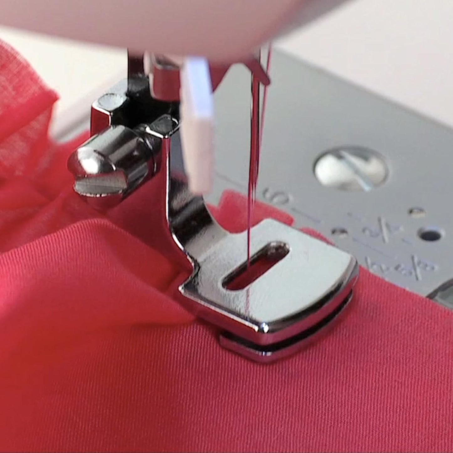 SINGER | Gathering Presser Foot for Low-Shank Sewing Machines, Simutaneously Trims & Hems Edges, Zig-Zag and Over-Edge Stitches - Sewing Made Easy